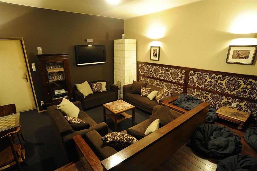 Deco Hostel *