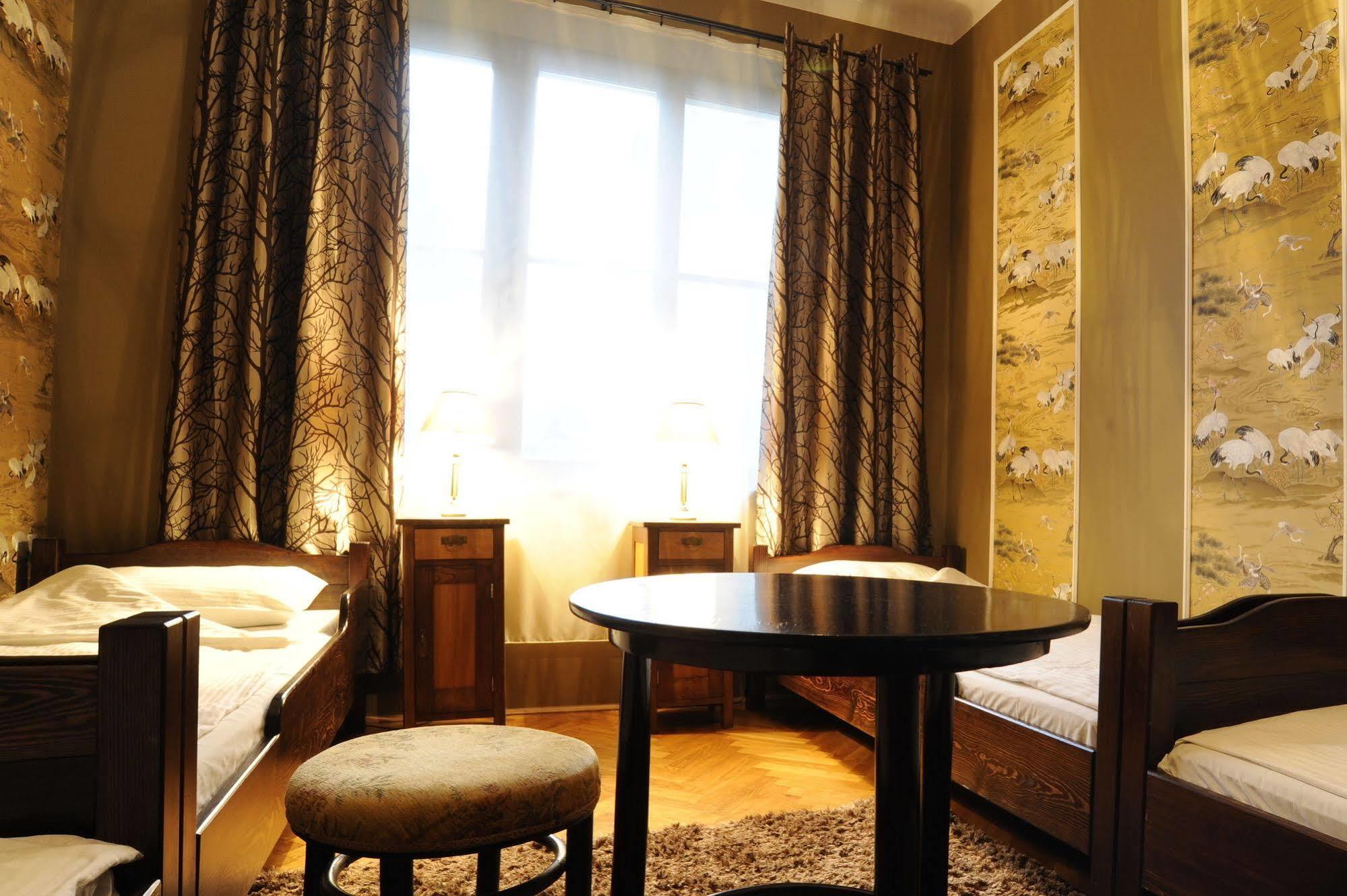 Deco Hostel *