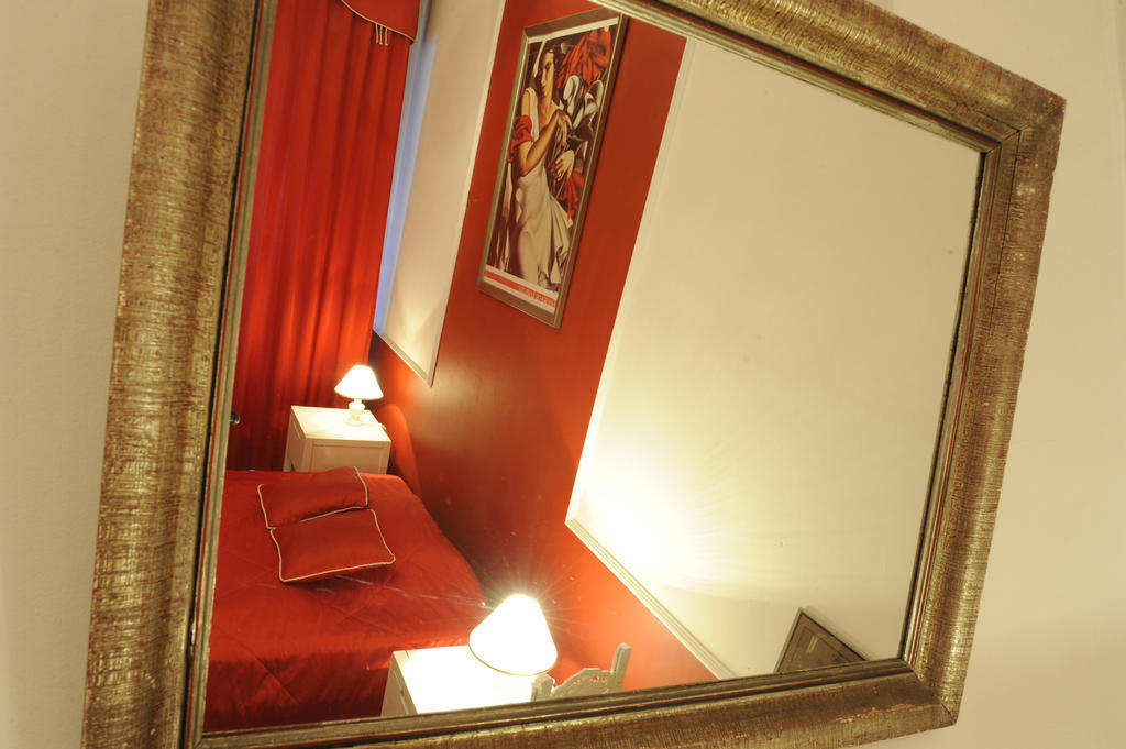Deco Hostel *