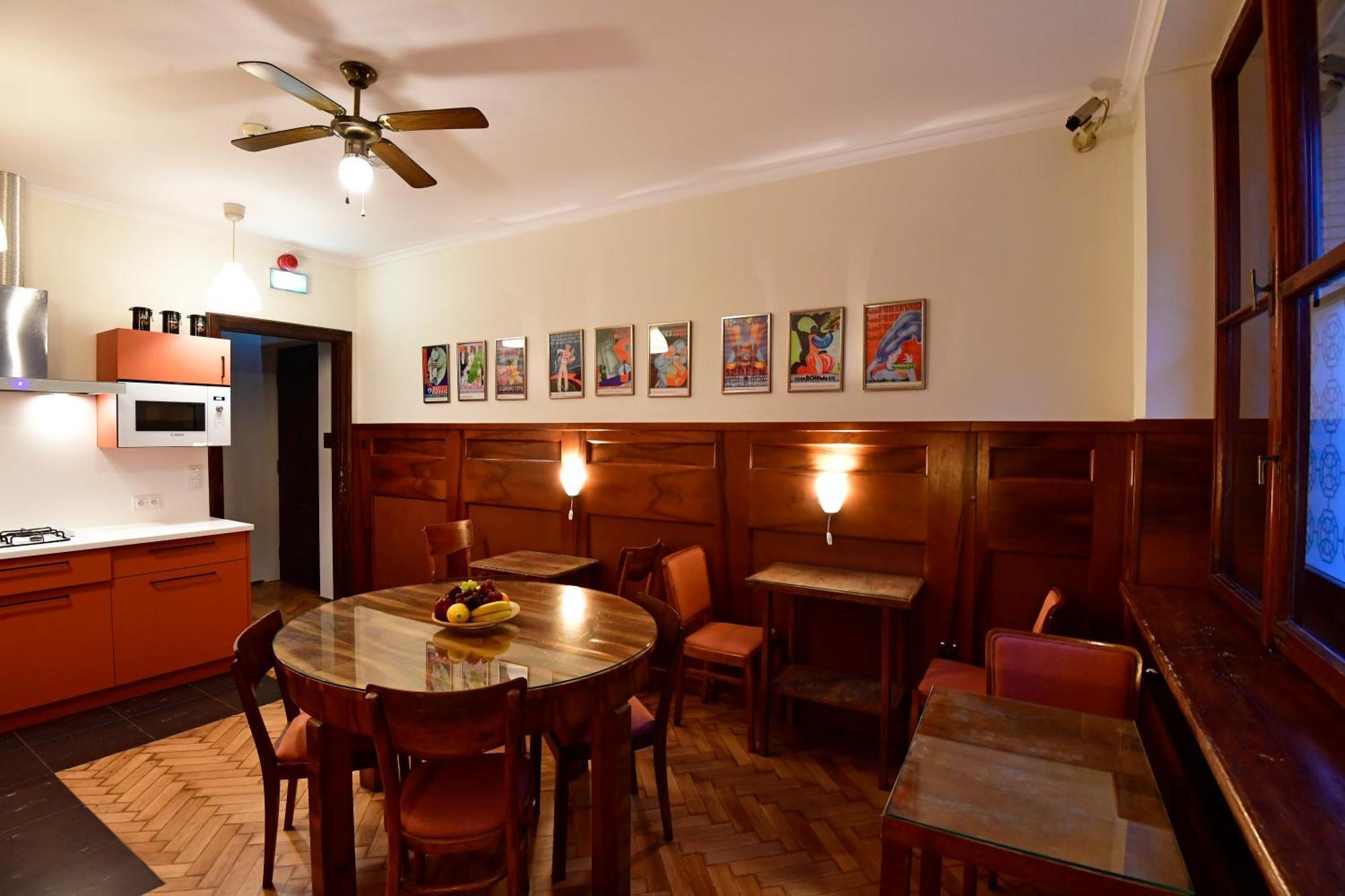 Deco Ostello